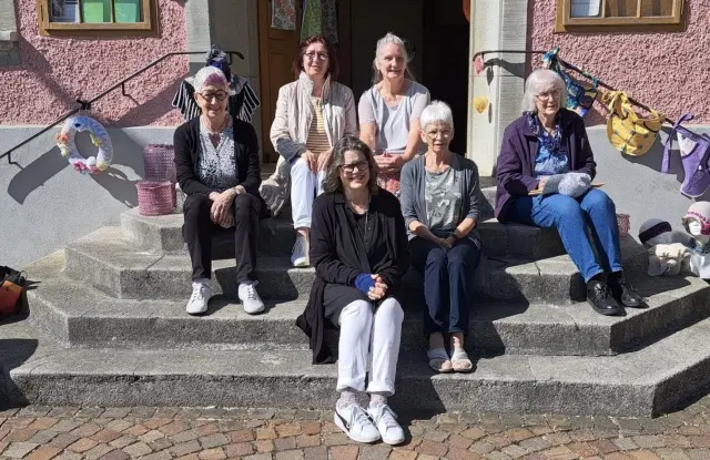 Frühlingsaustellung vom Kreativ Atelier - Der Frühlingsverkauf im Kreativ Atelier war ein voller Erfolg. Bei schönstem Sonnenschein entstanden viele nette Gespräche mit interessierter Kundschaft.
