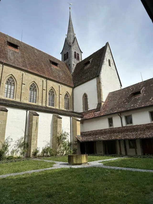 Vereinsreise 25 - Dieses Jahr führte unsere Vereinsreise ins Kloster Kappel am Albis, einem ehemalige Zisterzienserkloster, heute ein Bildungshaus und Seminarhotel der Reformierten Kirche Kanton Zürich. 